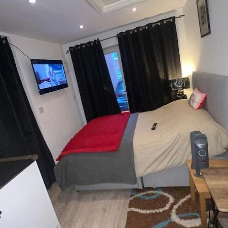Cozy Small Studio Peterborough Luaran gambar